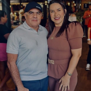 OS EVENTOS QUE DERAM O TOM DO PRIMEIRO SEMESTRE DE 2026 EM PARÁ DE MINAS   O primeiro semestre de 2026 está chegando ao fim, deixando uma coleção de momentos que movimentaram a cena social de Pará de Minas. Entre celebrações, encontros, homenagens e grandes acontecimentos, o PORTAL TOMAZZI selecionou 20 flashes dos eventos mais badalados e comentados destes 6 meses. Foram eles: Churrascada do Nogueira; Ascipam Jovem e Semana Empresarial Ascipam; San Patrick Day; Villa Junina; Melhores do Ano e Cavalgada.   Uma retrospectiva especial de Janeiro a Junho, relembrando pessoas e momentos. E se os primeiros 180 dias de 2026 foram assim, o que nos espera para o próximo semestre?  📸 @studiodohanke | @rodrigo_editor   Portal Tomazzi. Sempre Conectado!