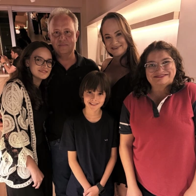 MELISSA SILVÉRIO REÚNE AMIGOS E CELEBRA NOVA FASE PROFISSIONAL