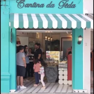 #TBT! CANTINA DA IÊDA: UMA REINAUGURAÇÃO QUE CELEBROU TRADIÇÃO E FUTURO   No último sábado, 18, a Cantina da Iêda (@cantinadaiedapm) foi reinaugurada em grande estilo, marcando um novo capítulo de uma história repleta de tradição, carinho e sabor. O PORTAL TOMAZZI acompanhou de perto esse momento especial e já mostrou como foi a manhã de celebração.  Neste TBT, relembramos essa inauguração por meio dos depoimento de Dona Cecília Diniz, fundadora da Cantina da Iêda; da arquiteta Rafaela Bruna (@rafaelabrunaarquitetura), responsável pelo belíssimo projeto de revitalização; e de Paulo César (@paulocesarcostaa), que dá continuidade a esse legado de sucesso herdado da avó.   A produção de vídeo é assinada pelo talentoso José Luiz (@joseluizpereira), que registrou com sensibilidade cada detalhe desse momento inesquecível.  Portal Tomazzi.  Sempre Conectado!